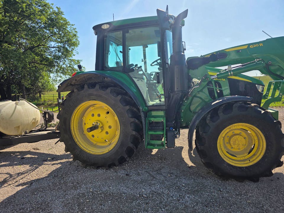 John Deere 6120M