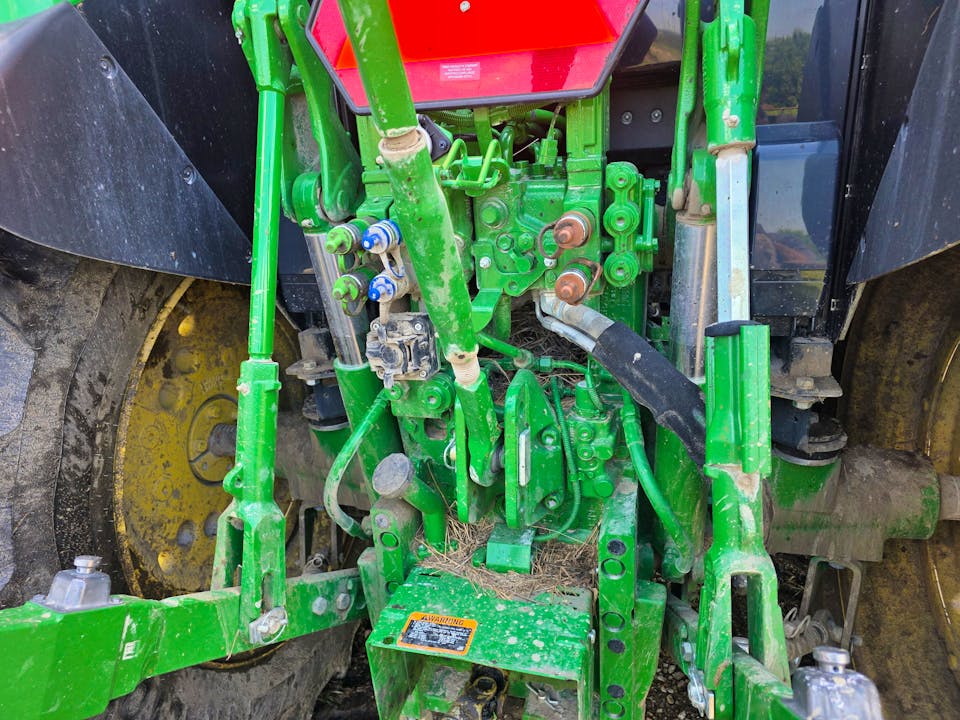 John Deere 6120M