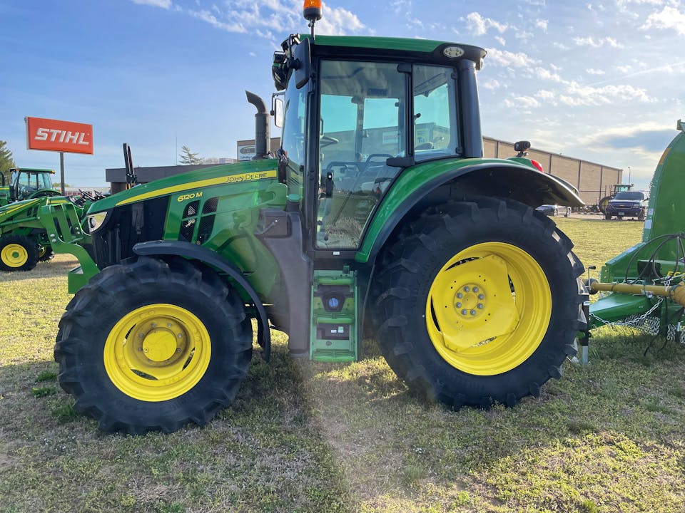 John Deere 6120M