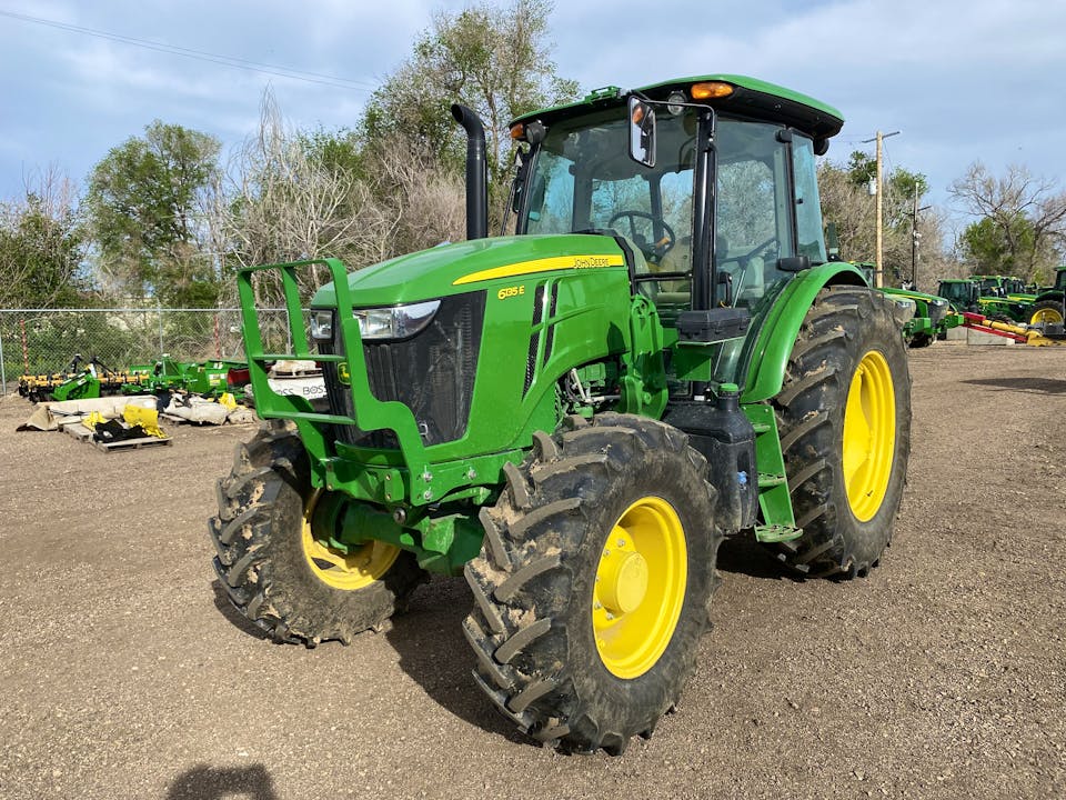 John Deere 6135E
