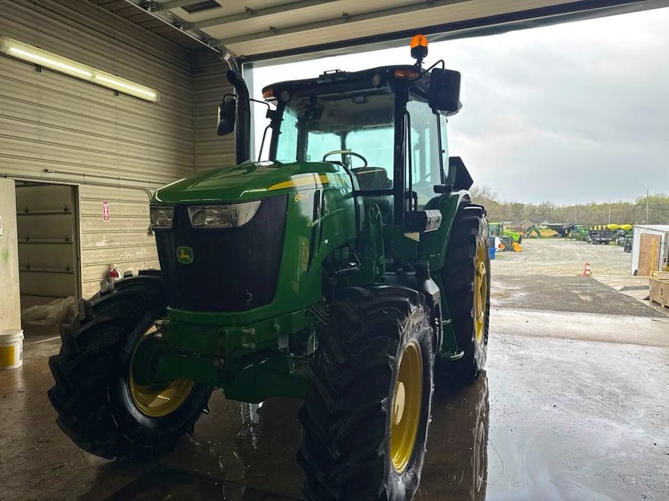 John Deere 6135E Cab