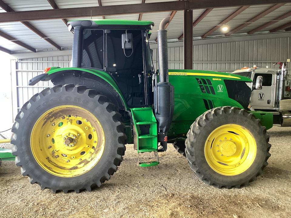 John Deere 6195M