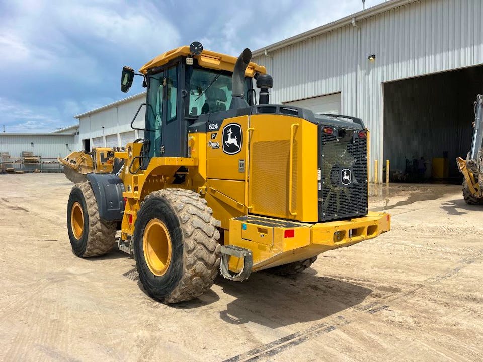 John Deere 624P