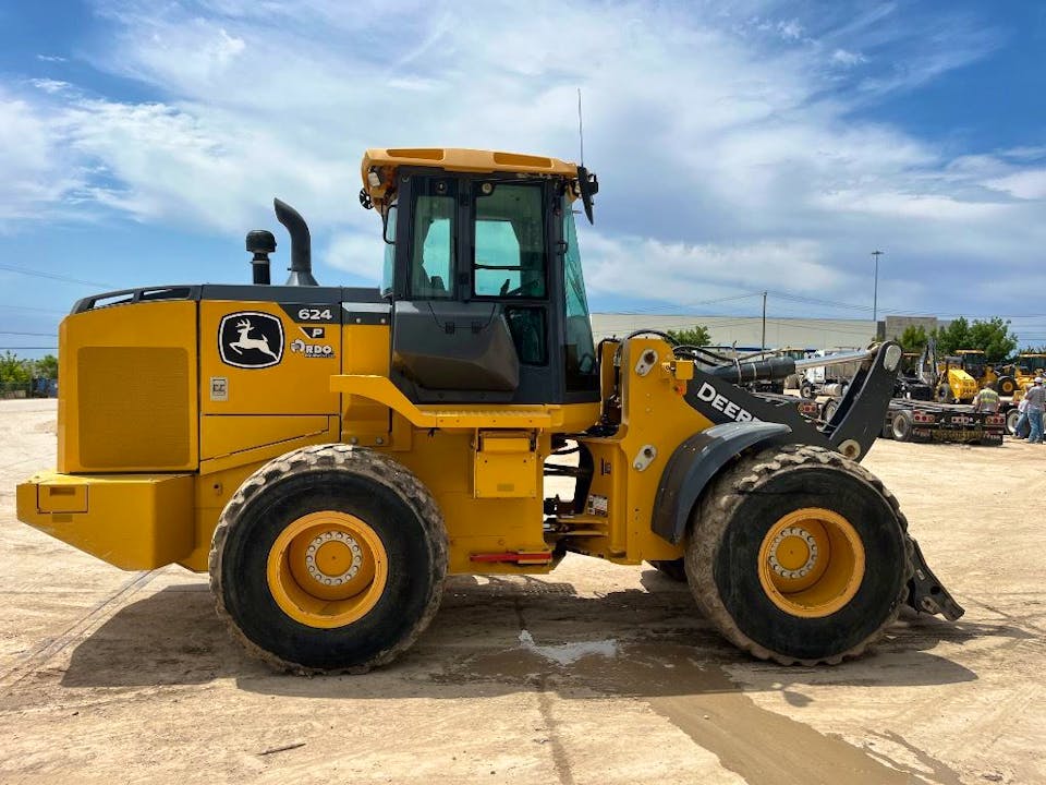 John Deere 624P