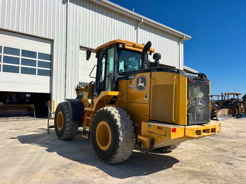 John Deere 624P