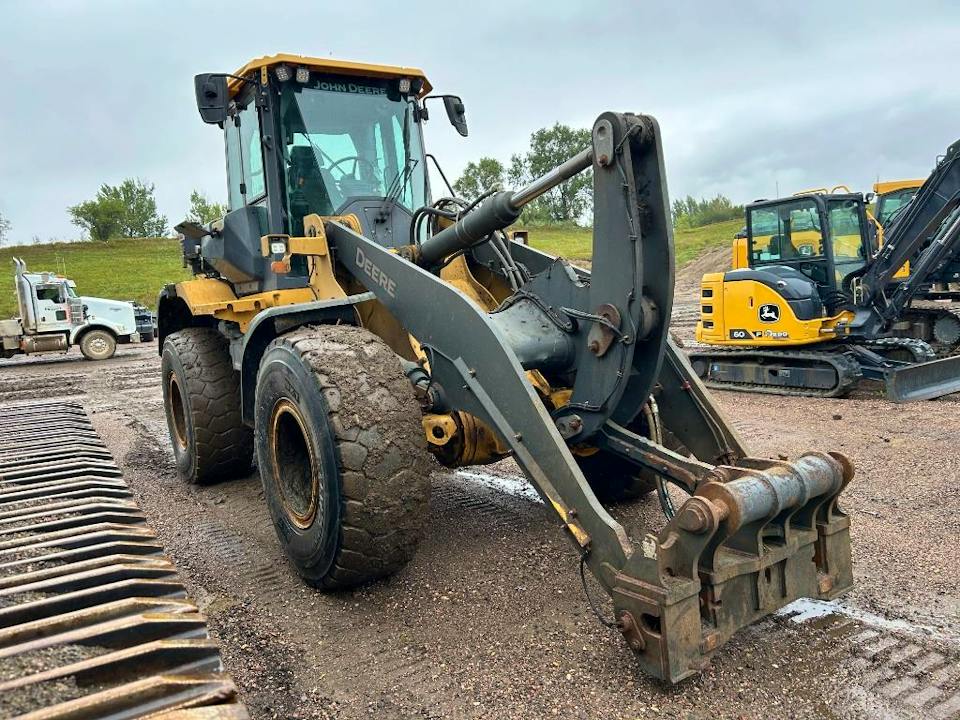 John Deere 624P