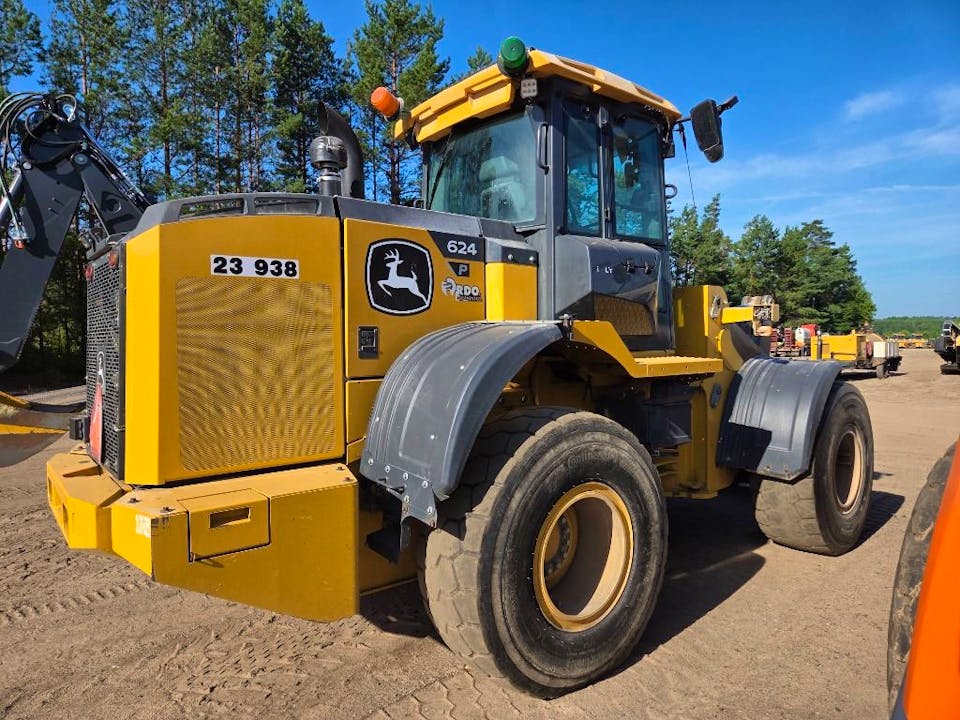 John Deere 624P