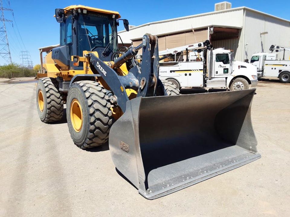 John Deere 624P