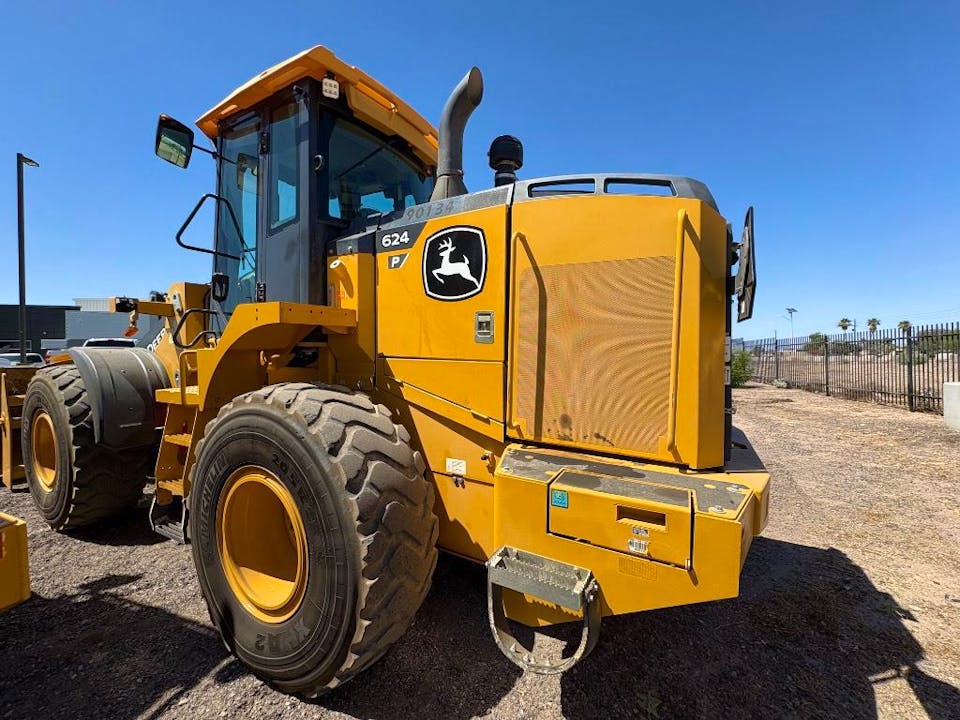 John Deere 624P
