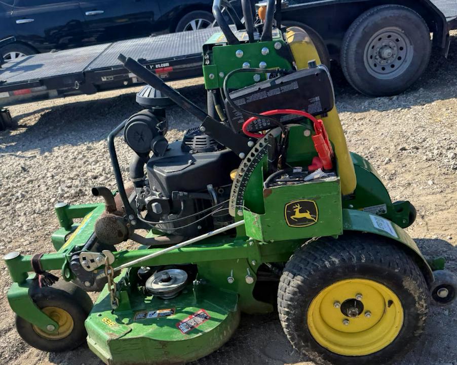 John Deere 636M