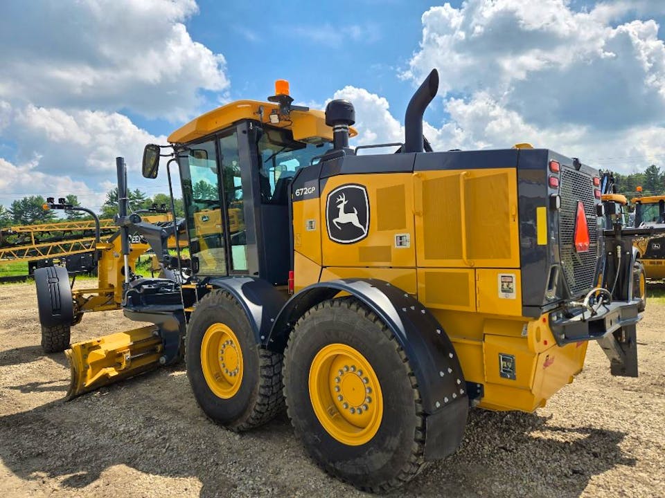 John Deere 672G