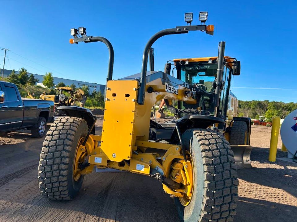 John Deere 672G