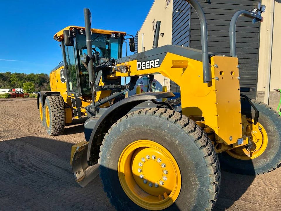 John Deere 672G