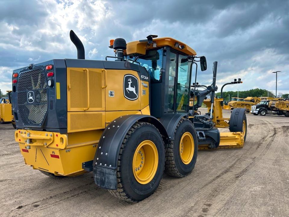 John Deere 672G
