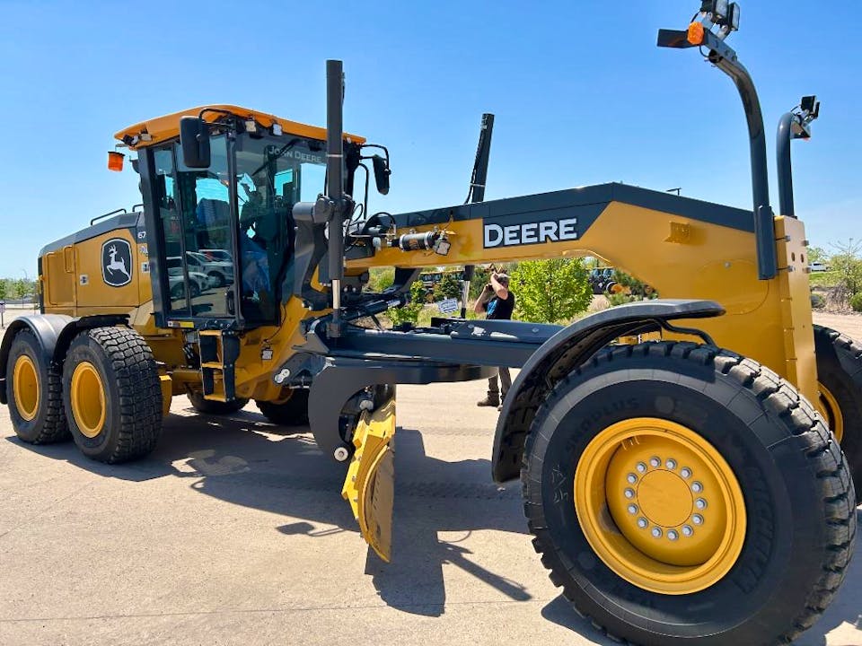 John Deere 672G