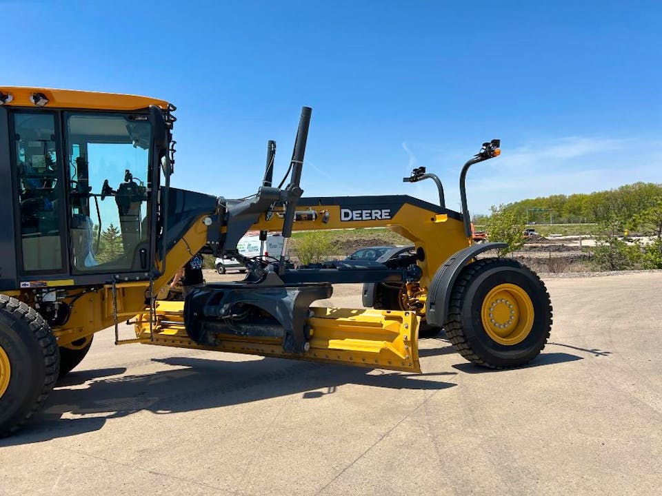 John Deere 672G