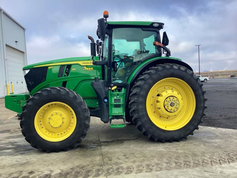 John Deere 6R 215