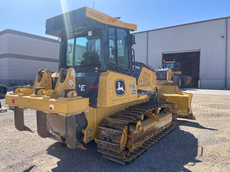 John Deere 700L