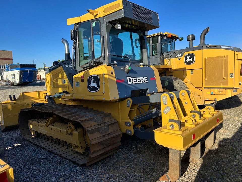 John Deere 700L