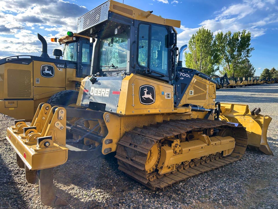 John Deere 700L