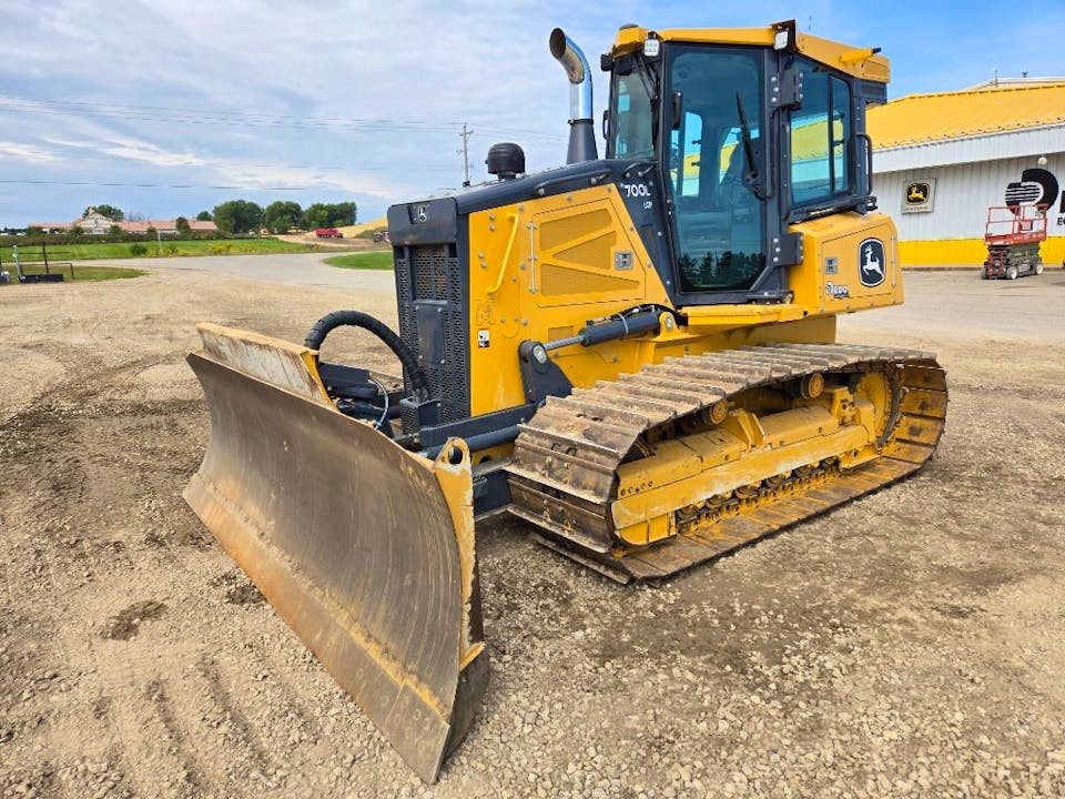 John Deere 700L