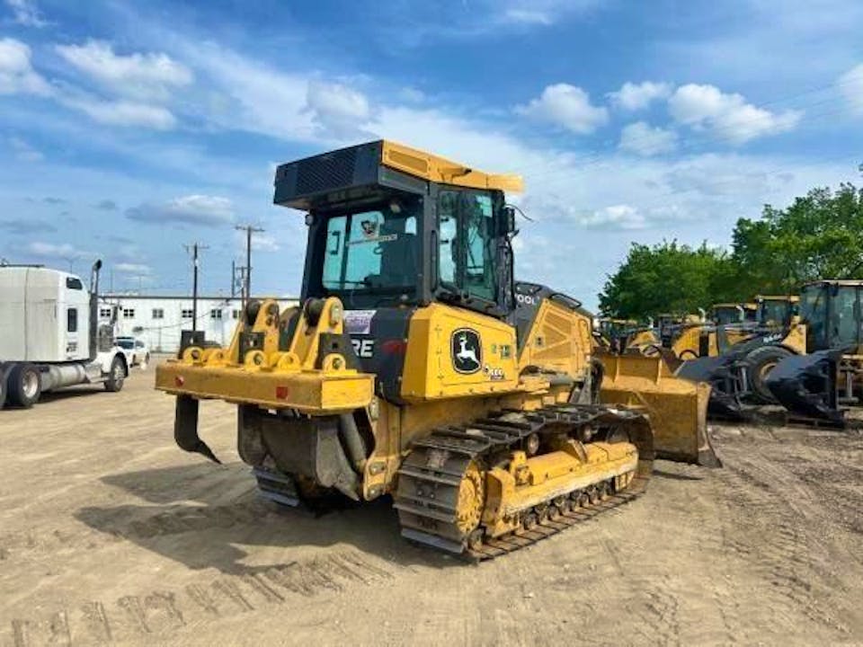 John Deere 700L