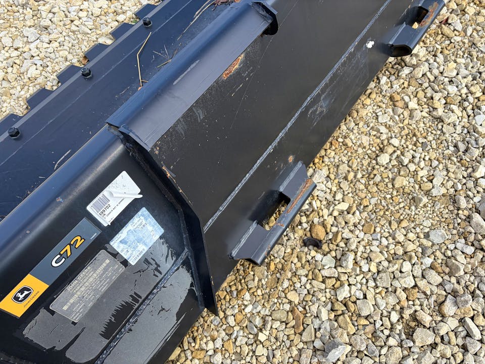 John Deere 72” CONSTRUCTION BKT