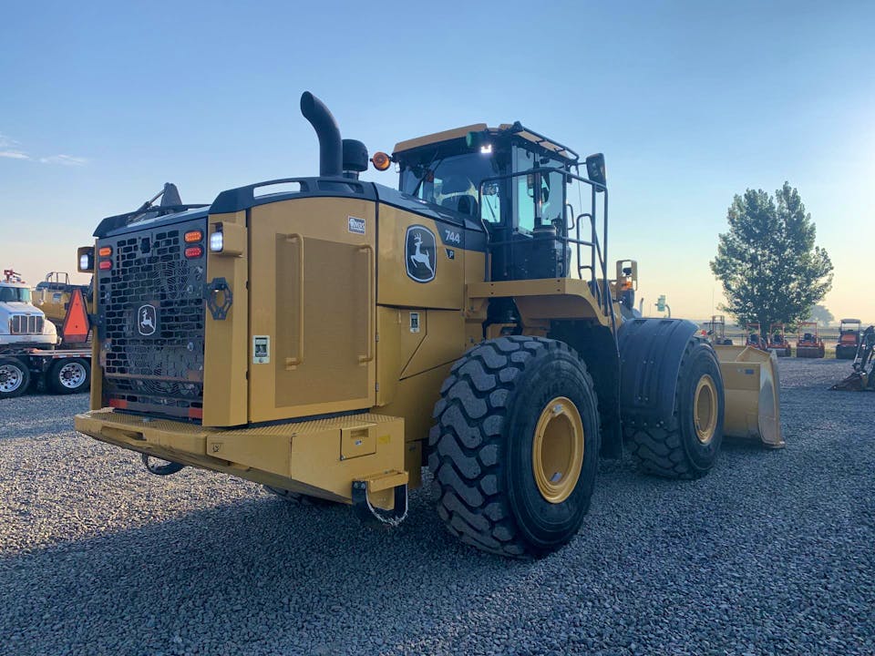 John Deere 744 P