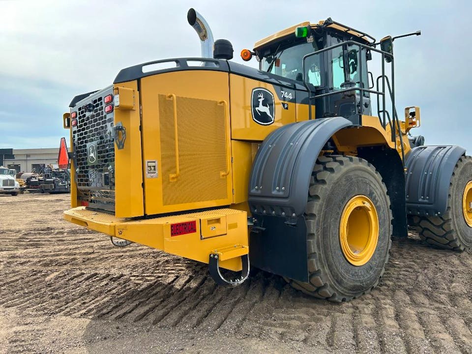 John Deere 744P