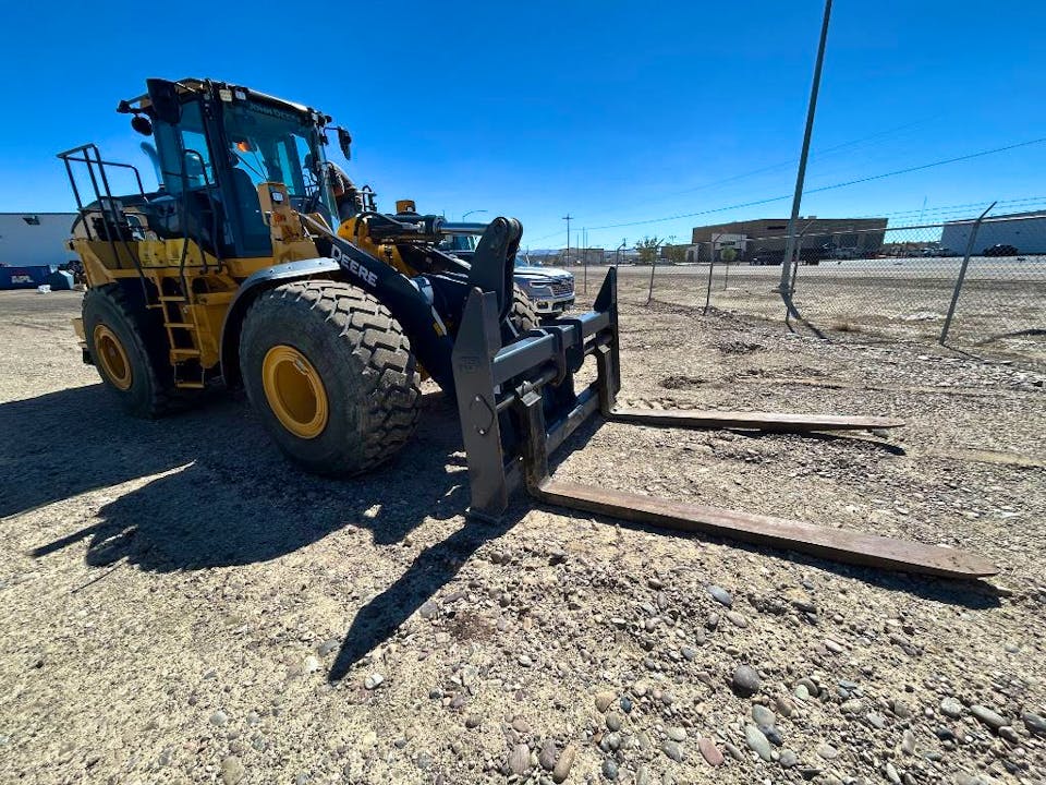 John Deere 744P
