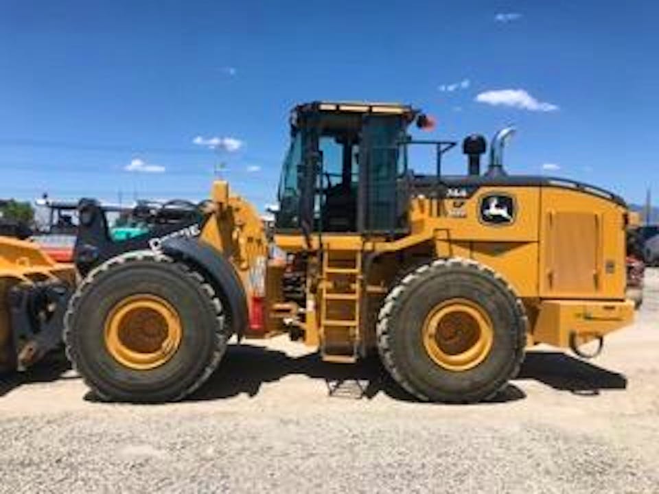 John Deere 744P