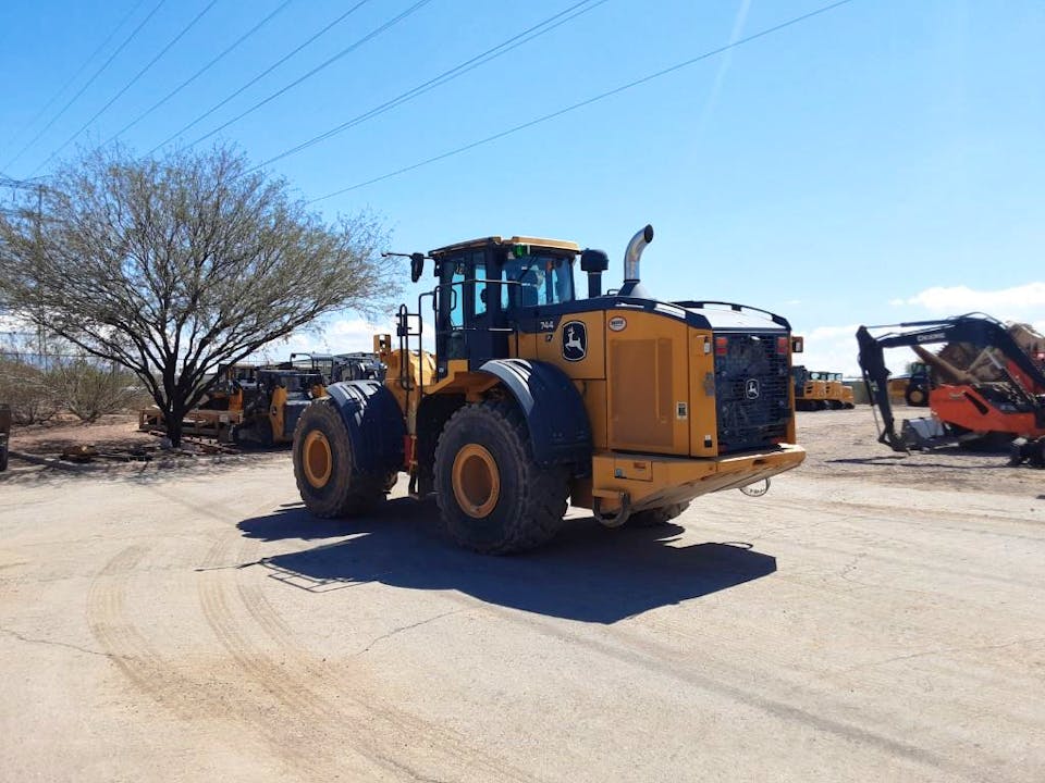John Deere 744P