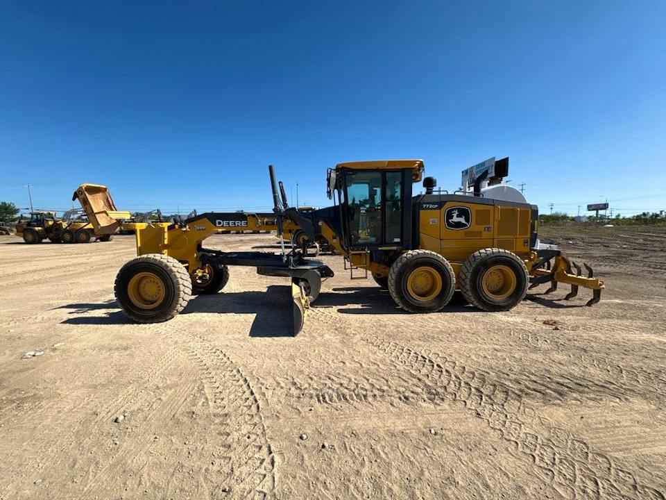 John Deere 772G