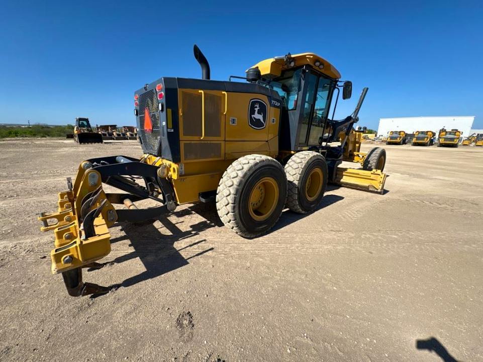 John Deere 772G