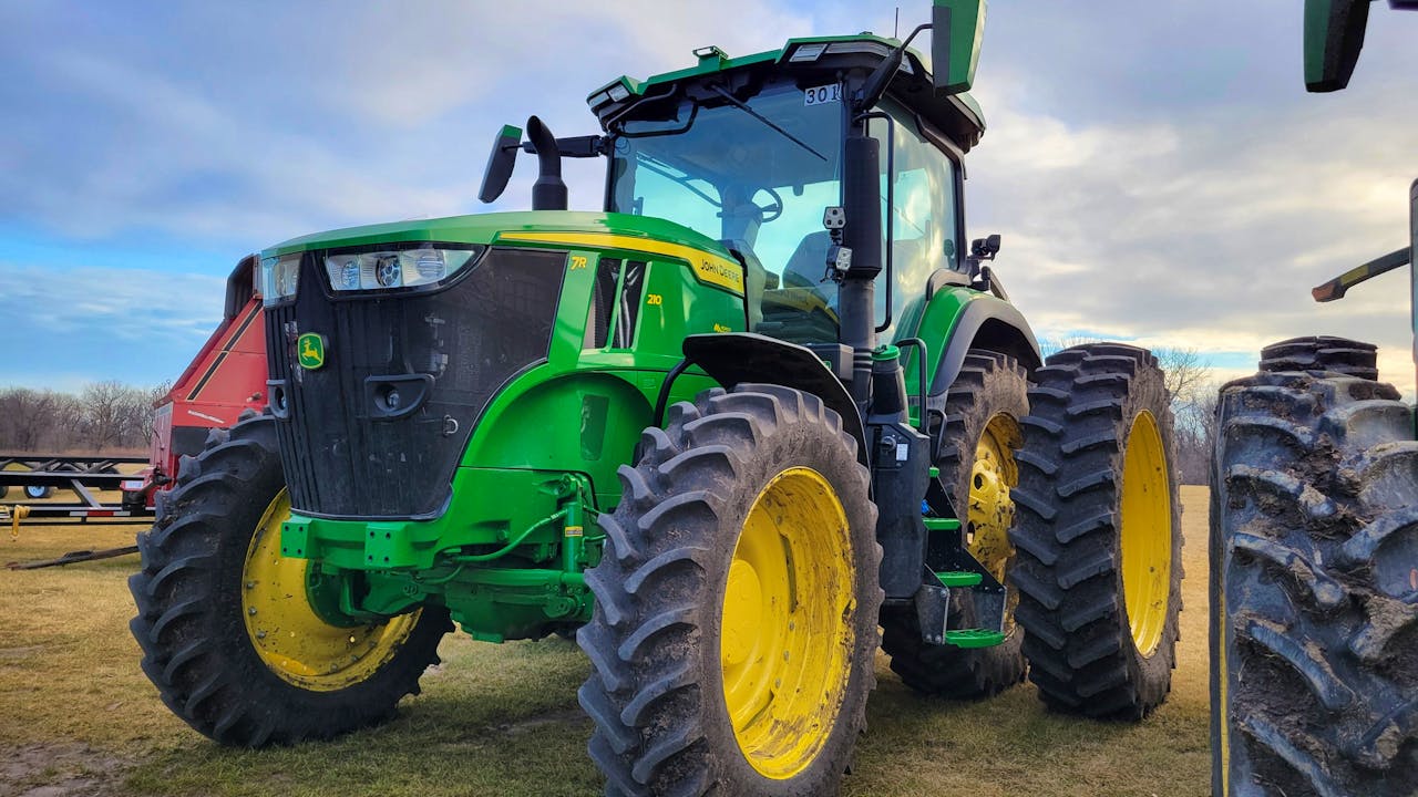 John Deere 7R 210