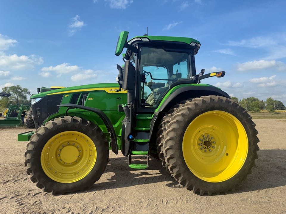 John Deere 7R 210