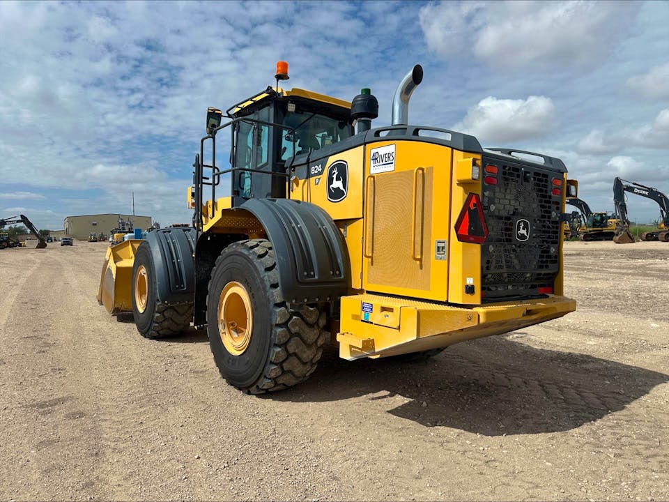 John Deere 824 P