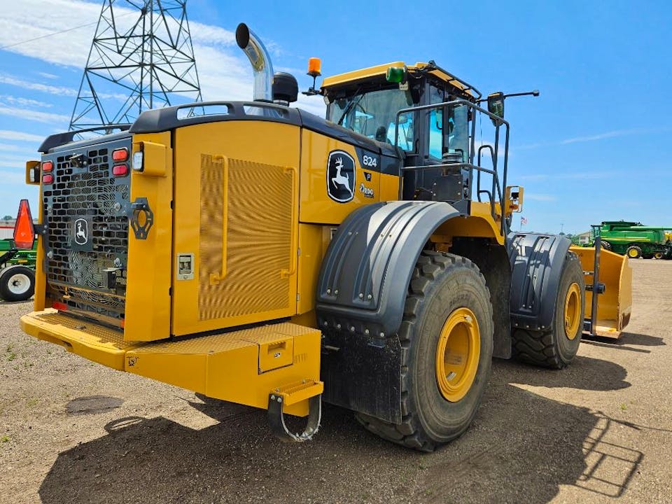 John Deere 824P