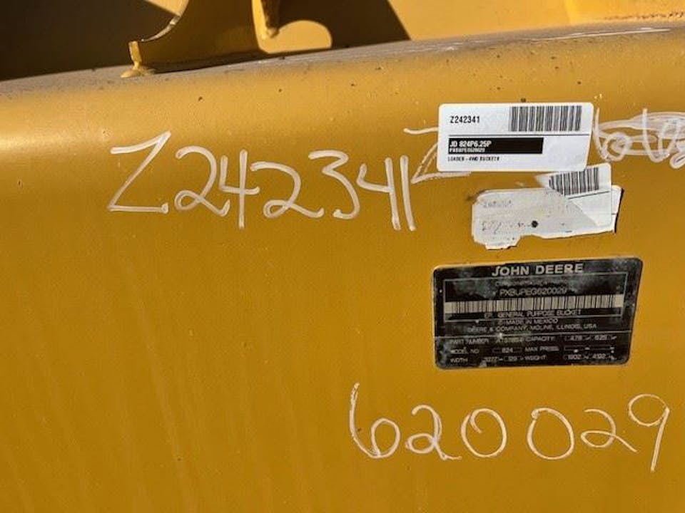 John Deere 824P6.25P