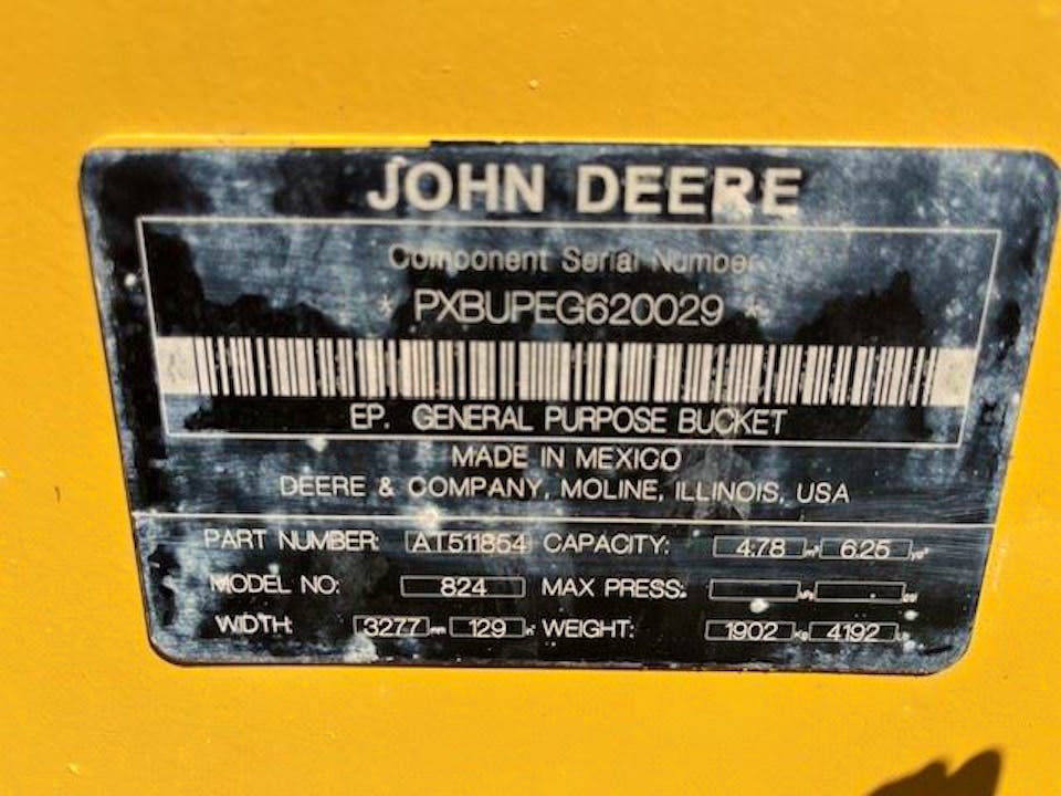 John Deere 824P6.25P