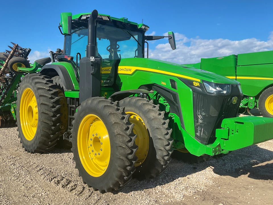John Deere 8R 230