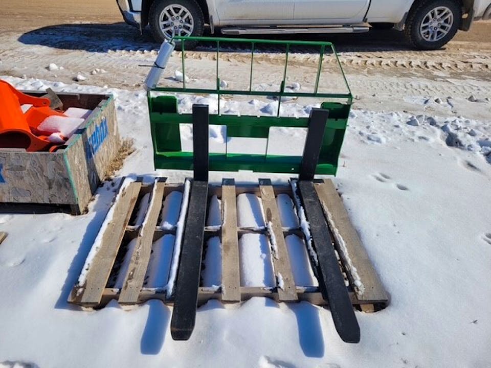 John Deere AP12F Pallet Forks