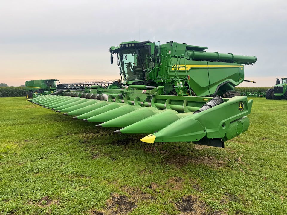 John Deere C16F