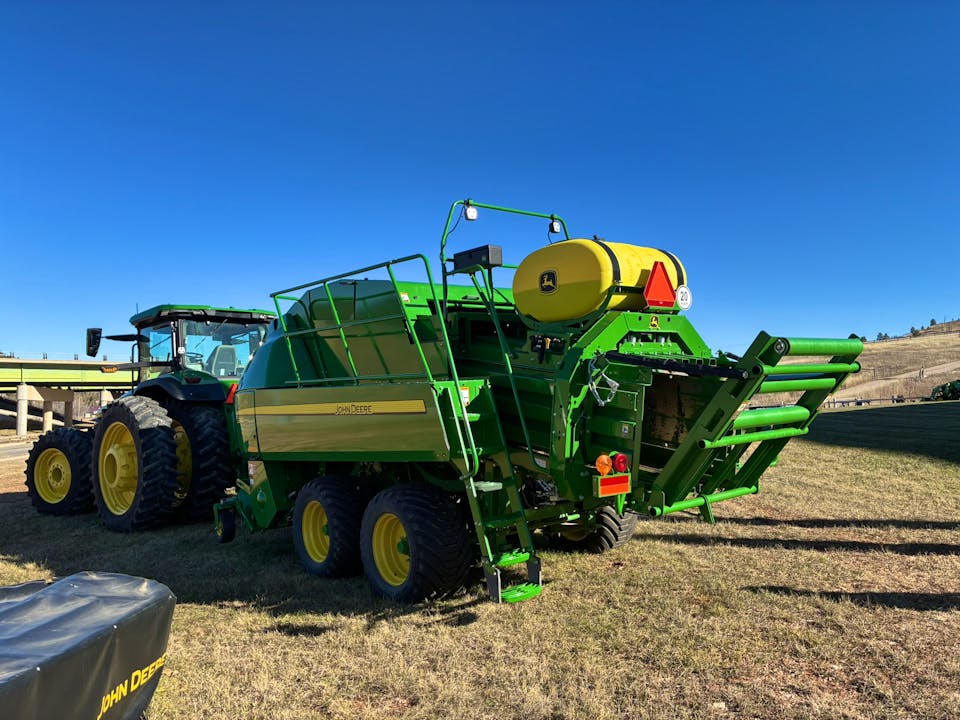 John Deere L341
