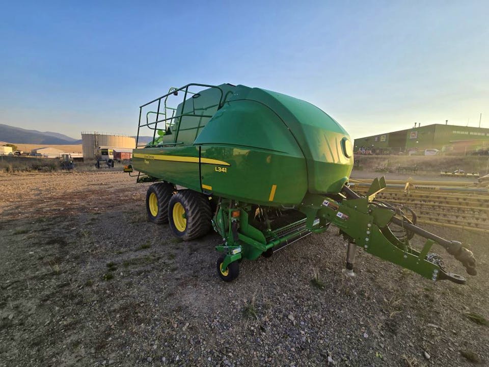 John Deere L341