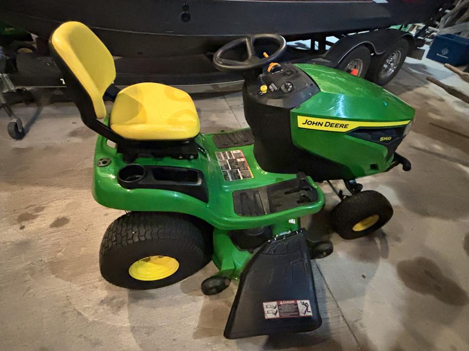 John Deere S140
