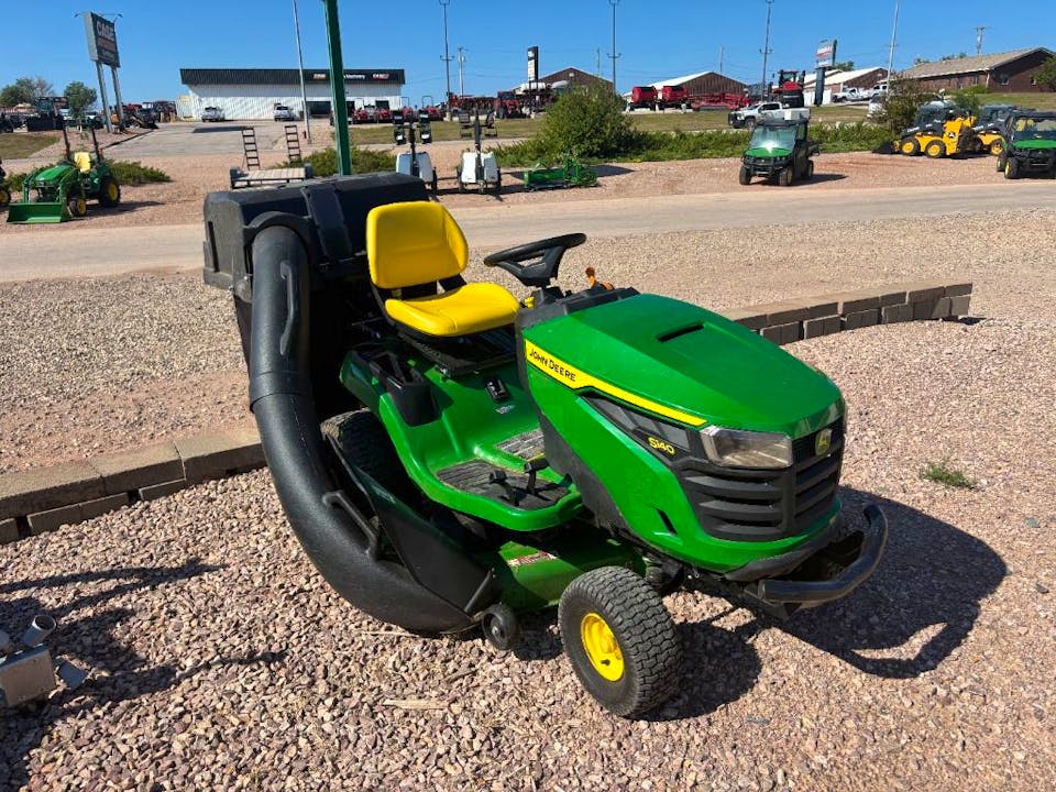John Deere S140