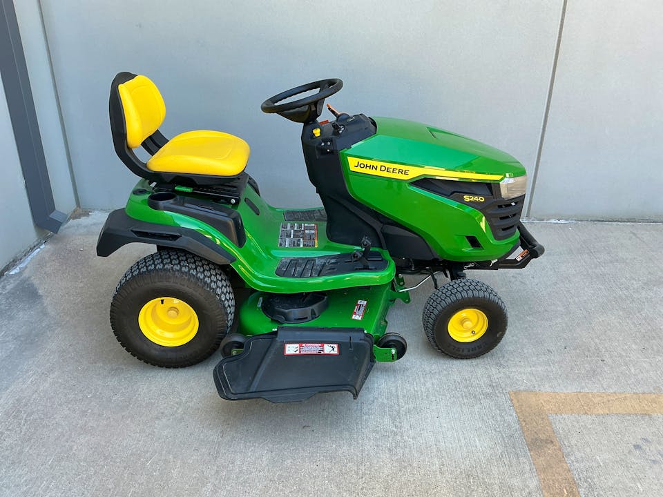 John Deere S240