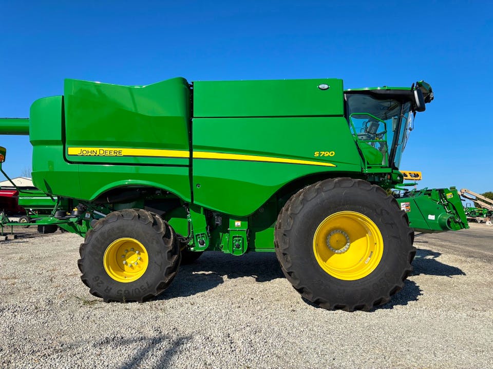 John Deere S790