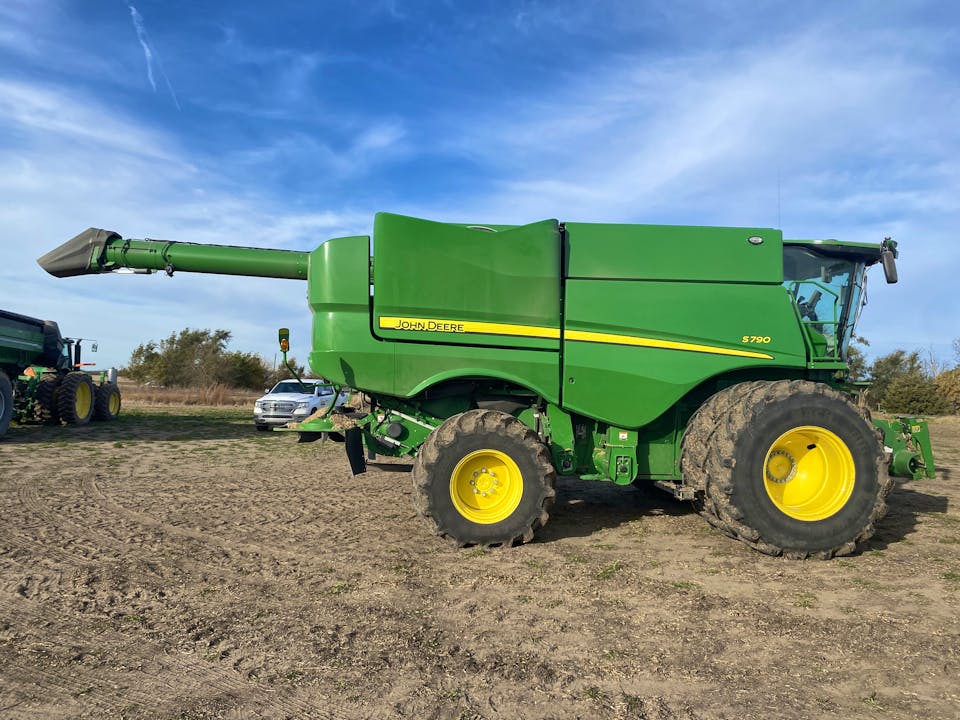 John Deere S790